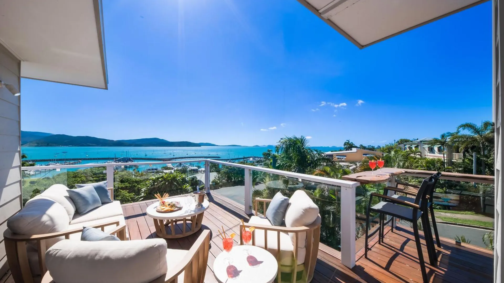 Nautical Views - Airlie Beach 0*,